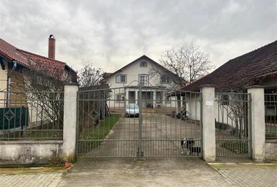 Casă individuală cu 7 camere cu Canalizare în Dumbrava - 1