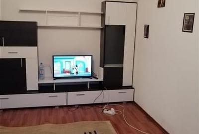 Apartament cu 3 camere semidecomandat în Vest