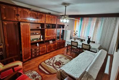 Apartament cu 2 camere decomandat, mobilat în E3 - 6