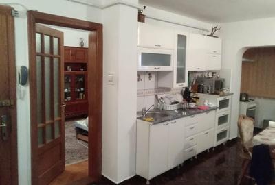 Apartament cu 2 camere decomandat în Soarelui - 2