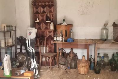 Casă cu 4 camere cu Teren 2800 Mp în Central - 1