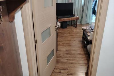 Apartament cu 3 camere semidecomandat în Drumul Taberei