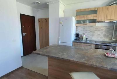 Apartament cu 2 camere decomandat în Tractorul
