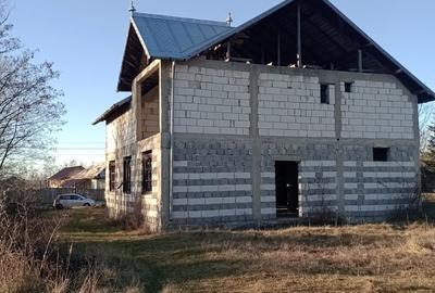 Casă cu 6 camere în Vlăngărești - 1