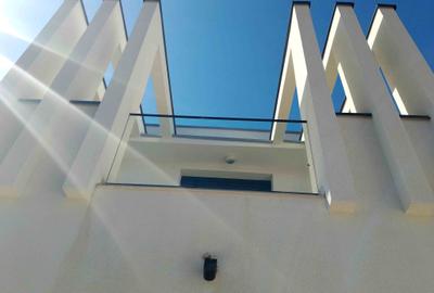 Casă cu 5 camere cu Garaj în Brâncoveanu - 1