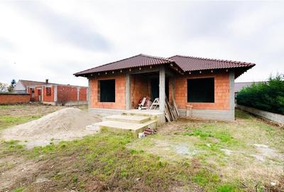 Casă individuală cu 4 camere în Biharia