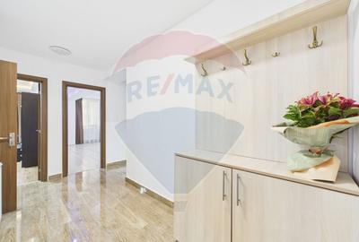 Apartament cu 3 camere decomandat, mobilat în Tractorul - 13