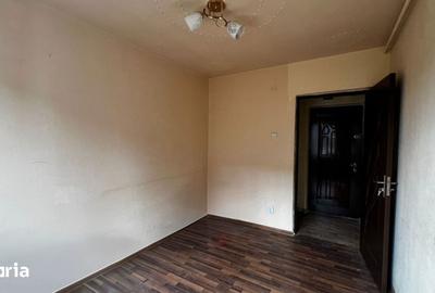 Apartament cu 3 camere semidecomandat în Intim - 2