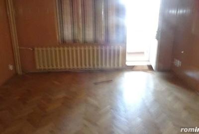 Casă cu 5 camere în Crângului