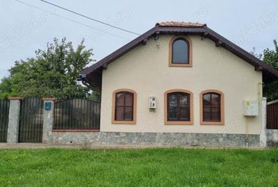 Vand casa cu gradina, 3 camere, baie, bucatarie, terasa. VINGA - ARAD - 1