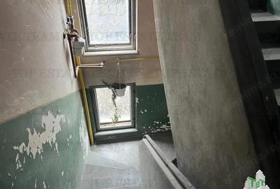 2 garsoniere adiacente la rosu pe Calea Grivitei, etaj 4 - 12