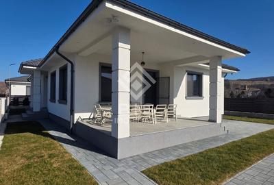 Casă individuală cu 4 camere cu Canalizare în Sud - 1