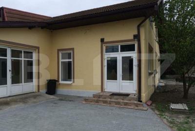 Cladire comerciala, 688 mp, 14 camere, zona Craiova Nord (Is - 11