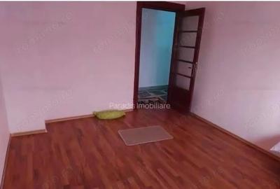 Apartament cu 3 camere decomandat în Gara de Nord