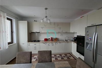Apartament cu 3 camere decomandat în 13 Decembrie - 15