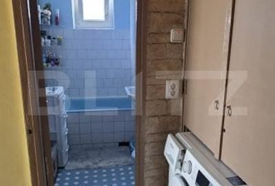 Apartament de vanzare, cu 4 camere, 4 balcoane, 75 mp, zona Blv Bucuresti - 12