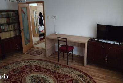 Apartament cu 2 camere semidecomandat în Micro 3 - 8