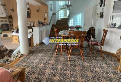 Casă cu Teren 800 Mp în Cetate