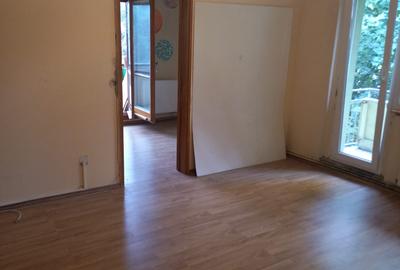 Apartament cu trei camere intr-o zona buna,partial renovat - 9