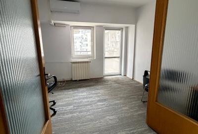 Bd. Unirii colt cu Traian - apartament 4 camere foarte spatios - 6