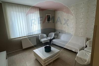 Spațiu comercial, de 42.369998931885 mp, în Policlinica - 8