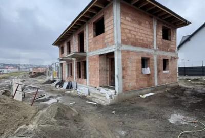 Casă cu 3 camere cu Teren 250 Mp în Central - 2
