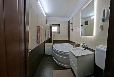 Apartament cu 3 camere decomandat în Sebastian