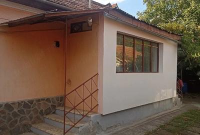 Casă cu 2 camere cu Teren 625 Mp în Central