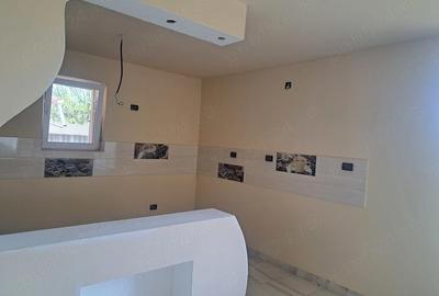 Casă cu 3 camere cu Teren 540 Mp în Central - 2