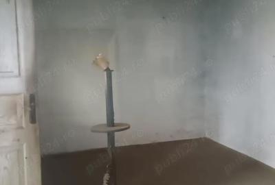 Casă cu 2 camere cu Teren 1400 Mp în Axintele - 2