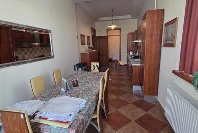 Apartament cu 3 camere decomandat în Central - 20