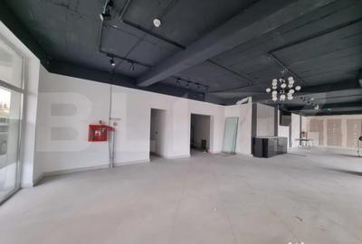 Spațiu comercial, de 375 mp, în Central