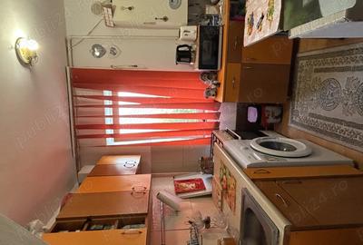 Vand urgent apartament decomandat 2 camere - 8
