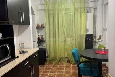 Apartament cu 2 camere decomandat în Micro 3 - 6