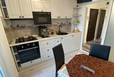 Apartament 2 camere decomandat, renovat complet - etaj 3/4 - 2