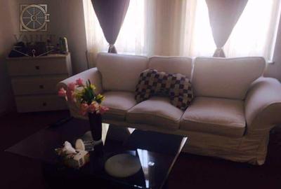 Apartament cu 3 camere semidecomandat, mobilat în Moșilor