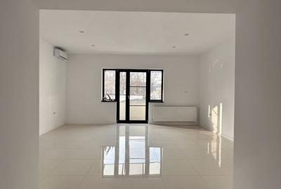 Spațiu comercial, de 35 mp, în Central - 8