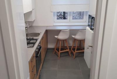 Apartament cu 2 camere decomandat în 7 Noiembrie - 7