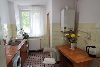 Apartament cu 3 camere semidecomandat în Central - 1