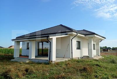 Casa de vanzare, cu 3 camere,138 mp, zona Amati - 1