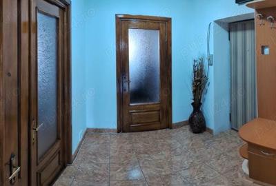Apartament cu 3 camere decomandat în 1 Mai - 1