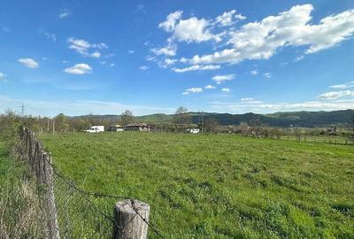Teren de 2400 mp, în Robești - 2