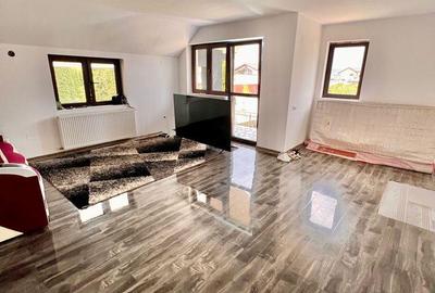 Casă cu 4 camere cu Canalizare în Central - 7