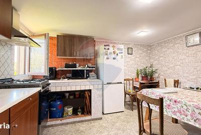 Casă cu 7 camere cu Teren 1592 Mp în Periș - 11