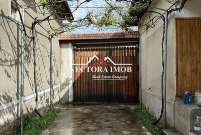 Casă cu 5 camere cu Teren 2300 Mp în Pocola - 8