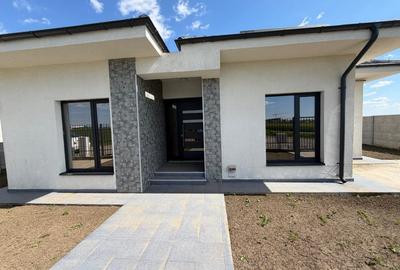 Casă individuală cu 4 camere cu Canalizare în Central - 3