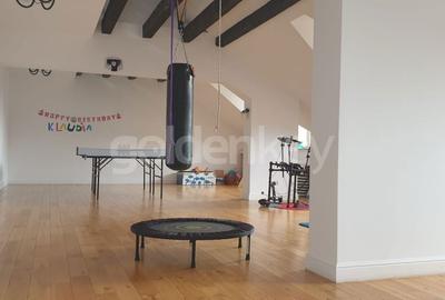 Casă cu 8 camere cu Teren 200 Mp în Central - 13