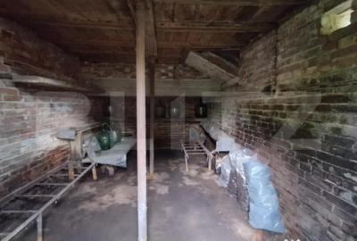 Casă cu 7 camere cu Teren 6700 Mp în Central - 6