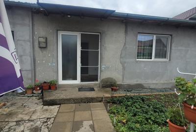 Valu lui Traian - casa  3  camere  cu teren 300 mp - 80000 euro - 10