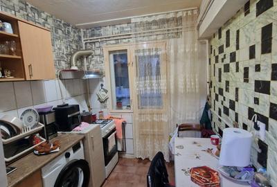 Se vinde apartament etaj unu , doua camere,decomandat pret 67000 euro negociabil - 5
